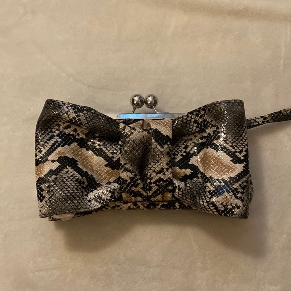 NWOT Jessica Simpson Snakeskin Bow Clutch